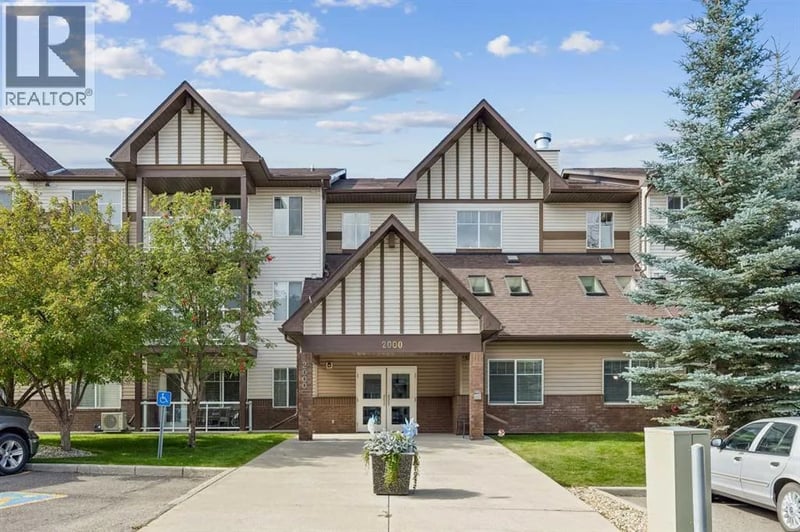 200 Community Way, Okotoks, Alberta, T1S2L2, Okotoks, Alberta — photo 1 of 5