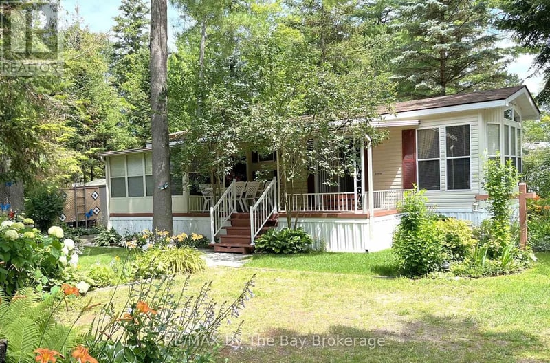 #247 85 Theme Park Drive, Wasaga Beach, Ontario, L9Z1X7, Wasaga Beach, Ontario — photo 1 of 5