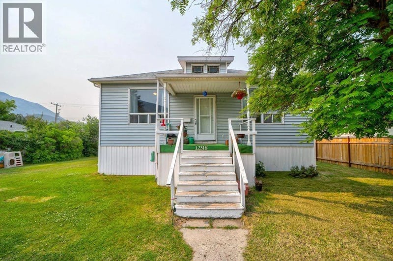 12316 21 Avenue, Blairmore, Alberta, T0K0E0, Blairmore, Alberta — photo 1 of 5