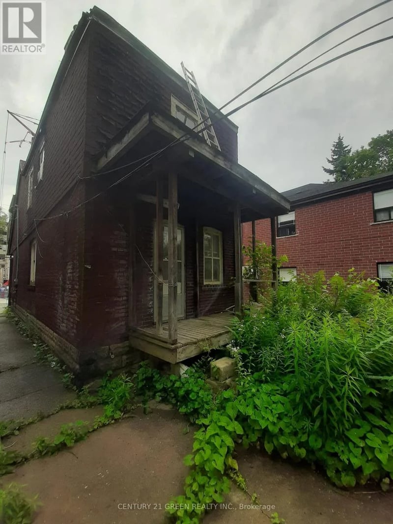 384 Coxwell Avenue, Toronto (Greenwood-Coxwell), Ontario, M4L3B7, Toronto (Greenwood-Coxwell), Ontario — photo 1 of 3