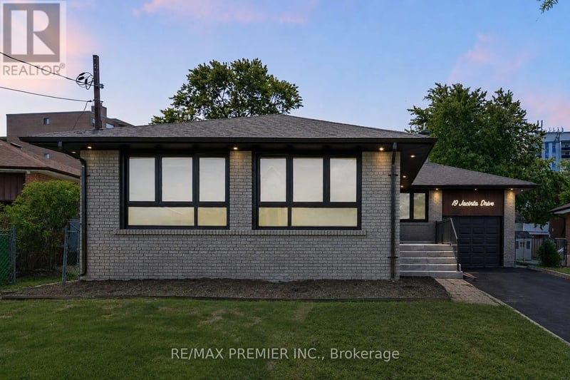 19 Jacinta Drive, Toronto (Rustic), Ontario, M6L1H6, Toronto (Rustic), Ontario — photo 1 of 5