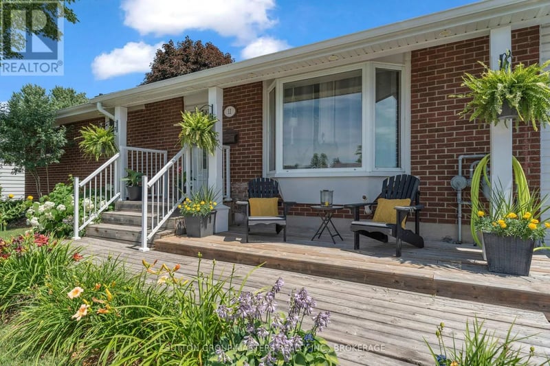 11 Chesterfield Drive, Loyalist (Amherstview), Ontario, K7N1M3, Loyalist (Amherstview), Ontario — photo 1 of 5