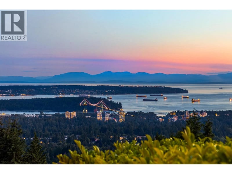 187 RONDOVAL Crescent, North Vancouver, British Columbia, V7N2W6, North Vancouver, British Columbia — photo 1 of 5
