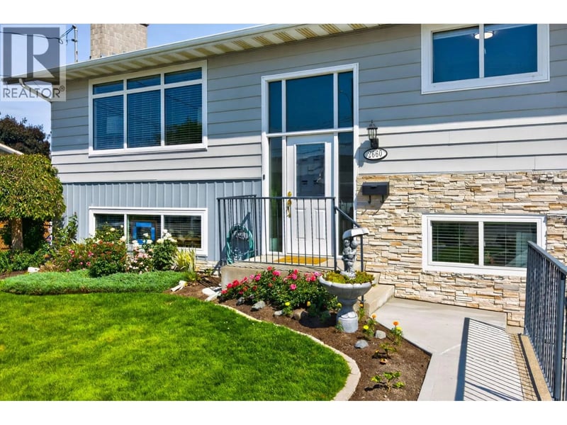 2660 Argyle Avenue, Kamloops, British Columbia, V2B4T8, Kamloops, British Columbia — photo 1 of 5