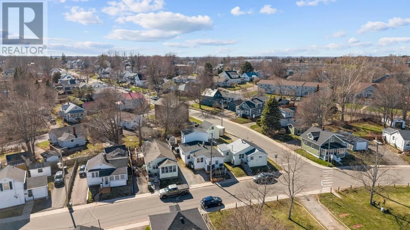 9 DESBRISAY Crescent, Charlottetown, Prince Edward Island, C1A4H1, Charlottetown, Prince Edward Island — photo 1 of 5