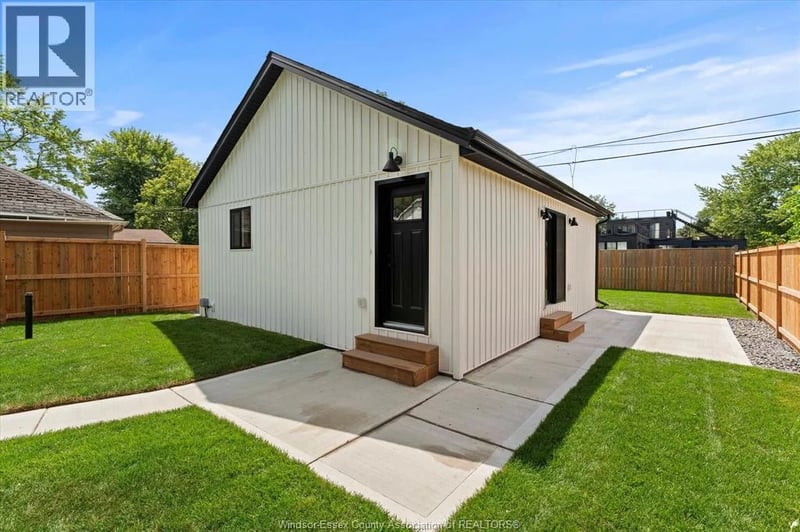 557 ELINOR Street, Windsor, Ontario, N8P1E3, Windsor, Ontario — photo 1 of 5