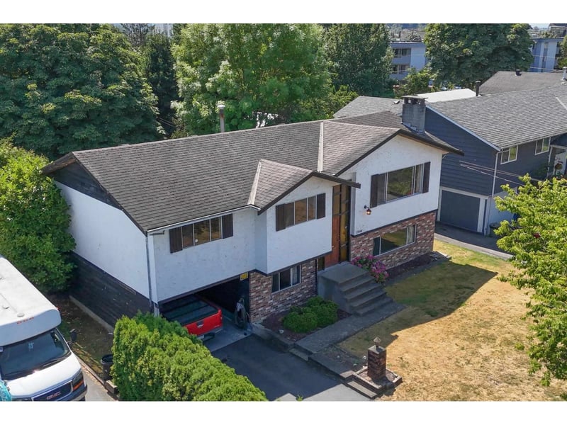 17844 57A Avenue, Surrey, British Columbia, V3S1J4, Surrey, British Columbia — photo 1 of 5
