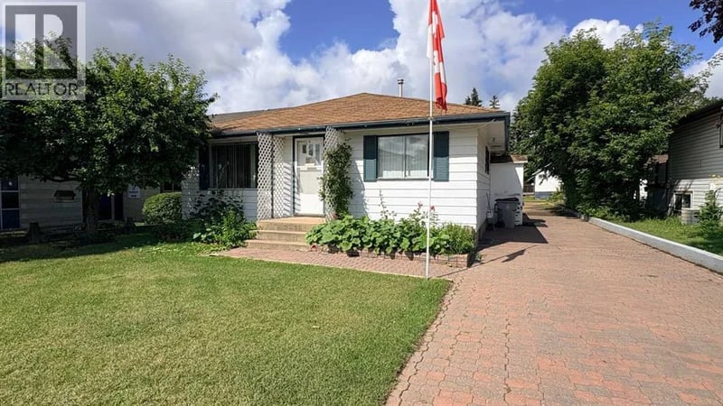 718 10 Street, Wainwright, Alberta, T9W1E2, Wainwright, Alberta — photo 1 of 5