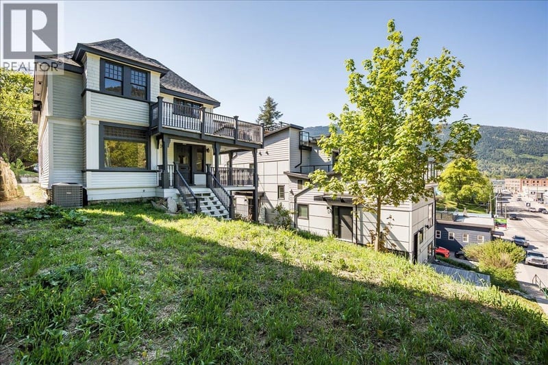 922 FRONT Street, Nelson, British Columbia, V1L4C2, Nelson, British Columbia — photo 1 of 5