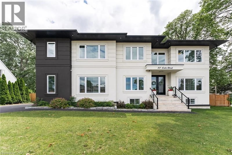 22 LAKE Street, Grimsby, Ontario, L3M2G7, Grimsby, Ontario — photo 1 of 5