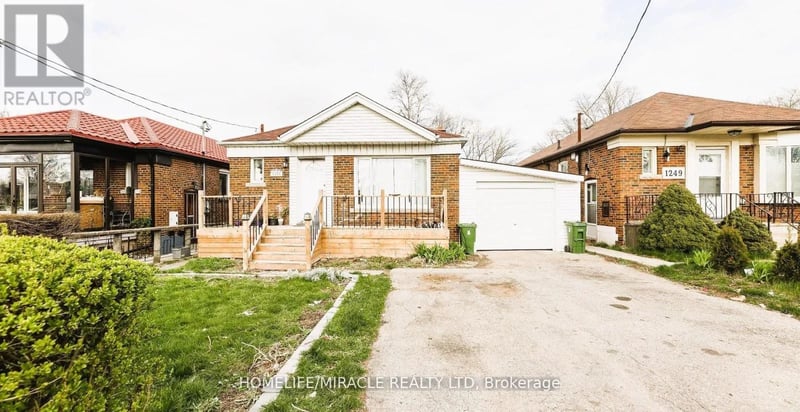 #BSMT 1251 Warden Avenue, Toronto (Wexford-Maryvale), Ontario, M1R2R4, Toronto (Wexford-Maryvale), Ontario — photo 1 of 5