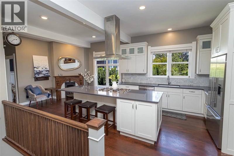 875 Richmond Avenue, Victoria, British Columbia, V8S3Z2, Victoria, British Columbia — photo 1 of 5