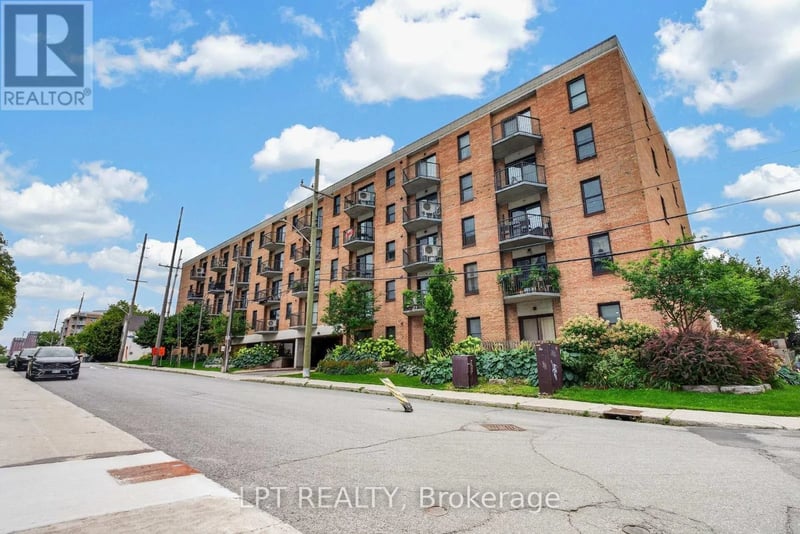 #203 50 Burnside Avenue, Ottawa, Ontario, K1Y2M2, Ottawa, Ontario — photo 1 of 5