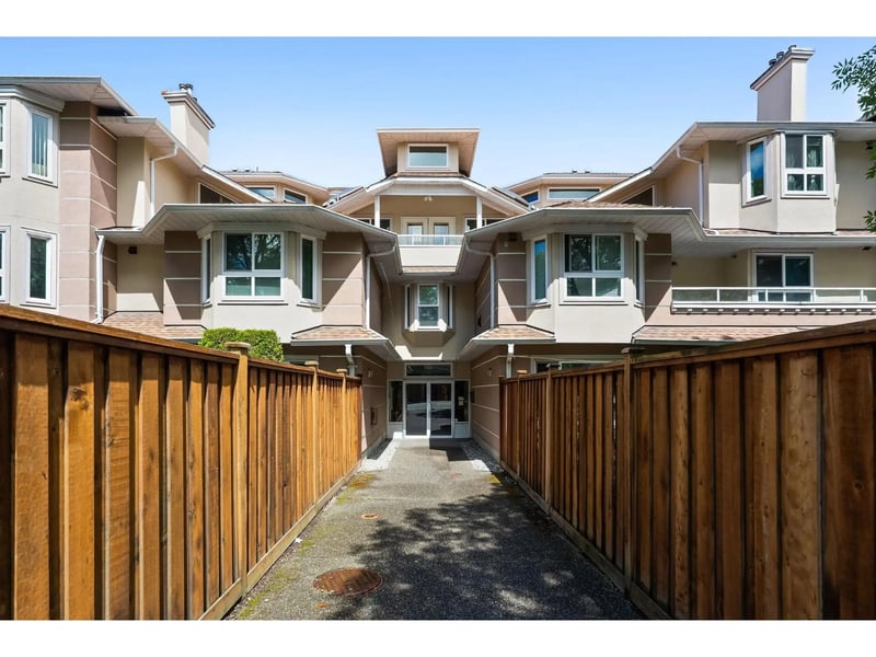 #302 19721 64 Avenue, Langley, British Columbia, V2Y1L1, Langley, British Columbia — photo 1 of 5
