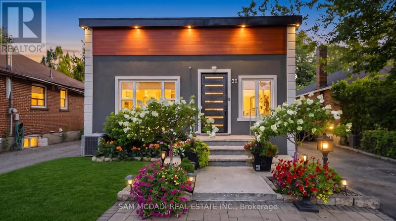 30 Maple Avenue North, Mississauga (Port Credit), Ontario, L5H2S1, Mississauga (Port Credit), Ontario — photo 1 of 5
