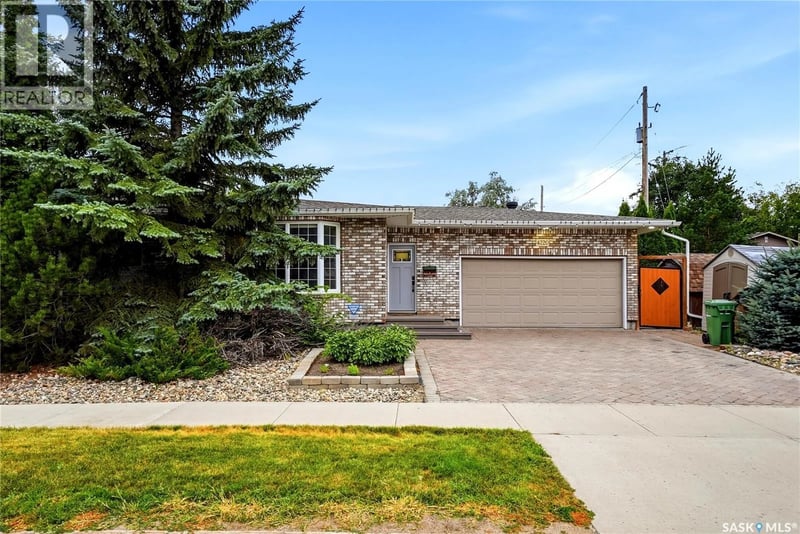 4220 Hillsdale STREET, Regina, Saskatchewan, S4S3Z2, Regina, Saskatchewan — photo 1 of 5