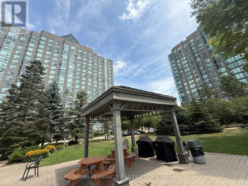 #609 2177 Burnhamthorpe Road West, Mississauga (Erin Mills), Ontario, L5L5P9, Mississauga (Erin Mills), Ontario — photo 1 of 5