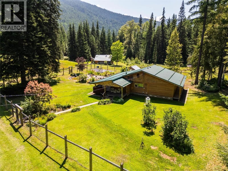 541 Bear Road, Salmo, British Columbia, V0G1Z0, Salmo, British Columbia — photo 1 of 5