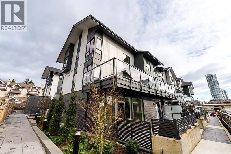#207 7161 17TH Avenue, Burnaby, British Columbia, V3N0K1, Burnaby, British Columbia — photo 1 of 5