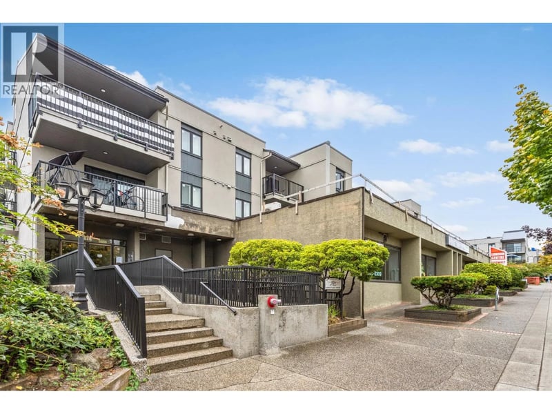 #202 836 TWELFTH Street, New Westminster, British Columbia, V3M4K3, New Westminster, British Columbia — photo 1 of 5