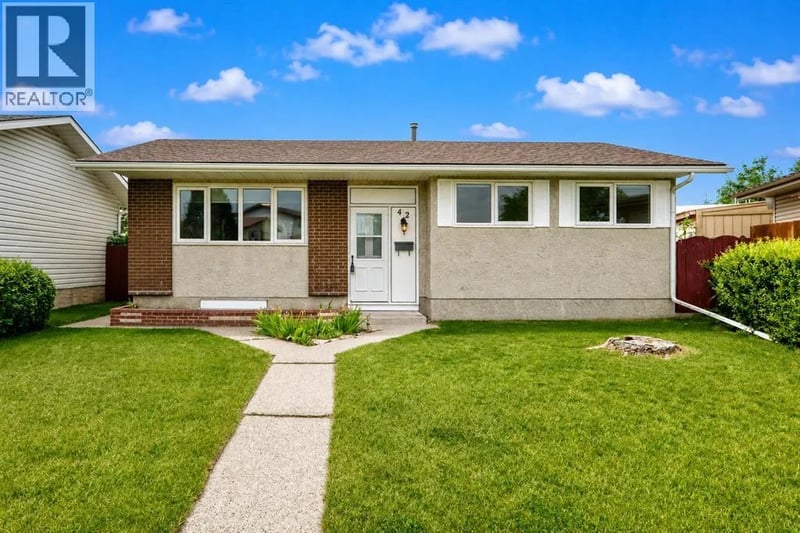 42 Rundlelawn Close Northeast, Calgary, Alberta, T1Y3J3, Calgary, Alberta — photo 1 of 5