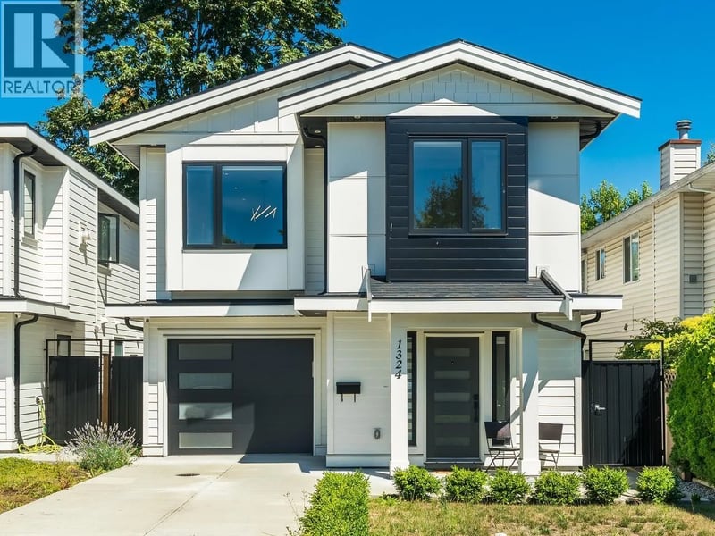 1324 15TH Street, North Vancouver, British Columbia, V7P1N2, North Vancouver, British Columbia — photo 1 of 5