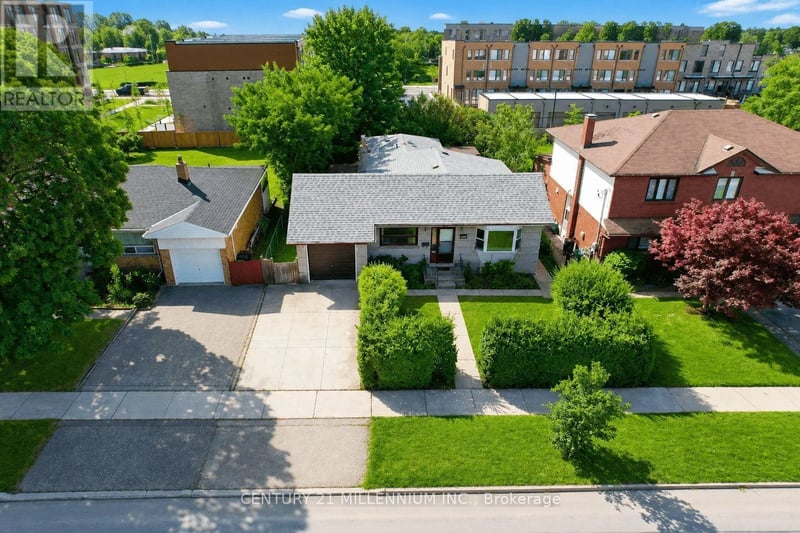 169 Ranee Avenue, Toronto (Englemount-Lawrence), Ontario, M6A1N3, Toronto (Englemount-Lawrence), Ontario — photo 1 of 5