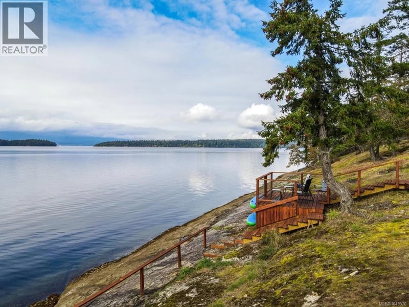 214 Dogwood Lane, Salt Spring, British Columbia, V8K1A4, Salt Spring, British Columbia — photo 1 of 5