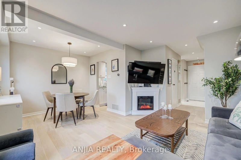 8 Maresfield Drive, Toronto (Milliken), Ontario, M1V2X1, Toronto (Milliken), Ontario — photo 1 of 5