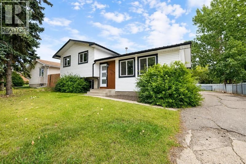 11809 97 Street, Grande Prairie, Alberta, T8V3R4, Grande Prairie, Alberta — photo 1 of 5