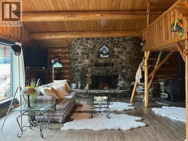 6006 VALLEYVIEW Drive, 100 Mile House, British Columbia, V0K2E3, 100 Mile House, British Columbia — photo 1 of 5