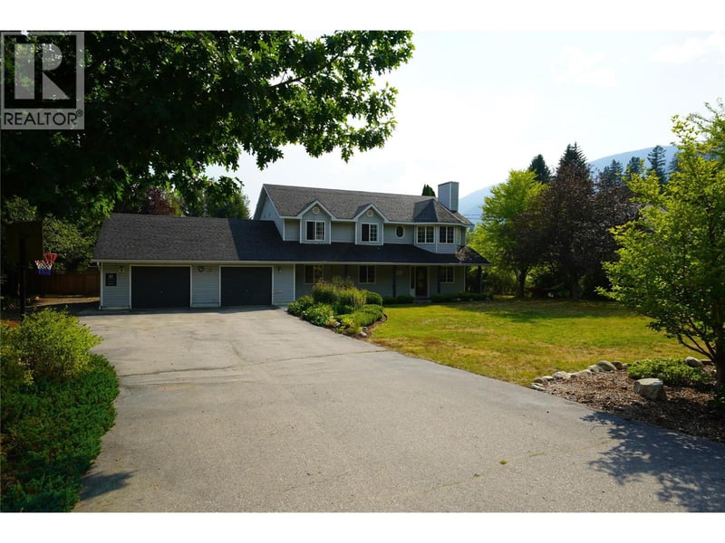 2774 Waite Road, Nelson, British Columbia, V1L6K9, Nelson, British Columbia — photo 1 of 5