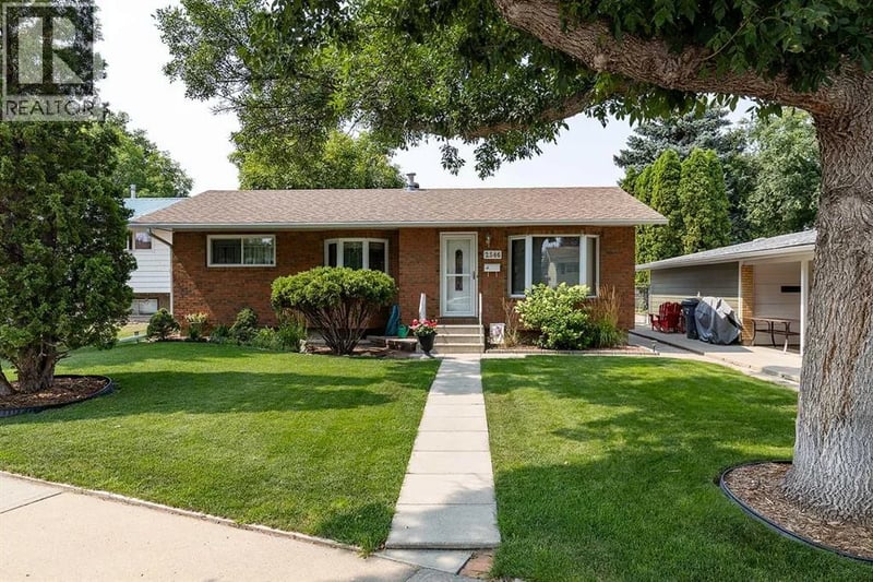 2546 22 Avenue Southeast, Medicine Hat, Alberta, T1B1B6, Medicine Hat, Alberta — photo 1 of 5