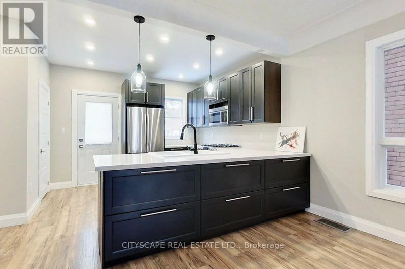 39 Holton Avenue North, Hamilton (Gibson), Ontario, L8L6H3, Hamilton (Gibson), Ontario — photo 1 of 5