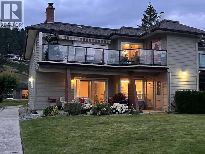#106 4340 Beach Avenue, Peachland, British Columbia, V0H1X6, Peachland, British Columbia — photo 1 of 5
