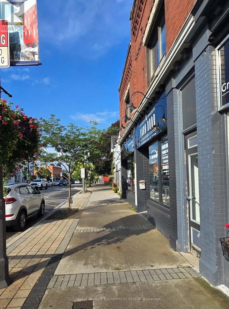 #B 154 Main Street East, Milton (OM Old Milton), Ontario, L9T1N6, Milton (OM Old Milton), Ontario — photo 1 of 5
