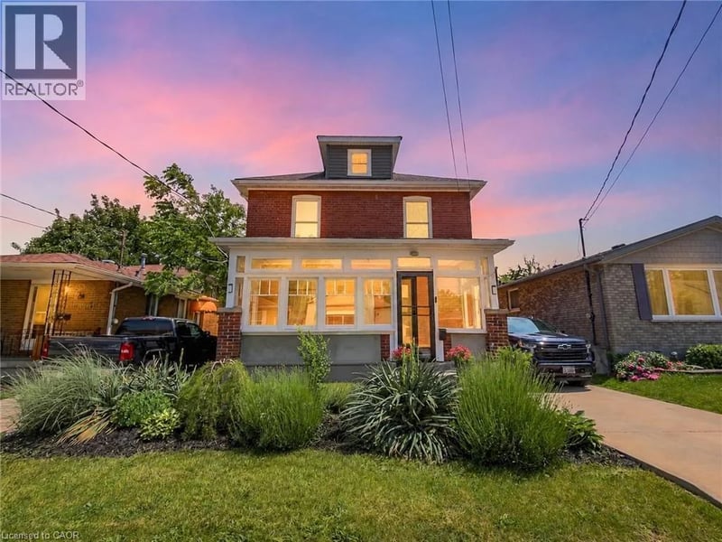 32 LORNE Street, St. Catharines, Ontario, L2P3C7, St. Catharines, Ontario — photo 1 of 5
