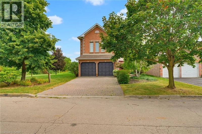 144 COVE Crescent, Stoney Creek, Ontario, L8E5A2, Stoney Creek, Ontario — photo 1 of 5