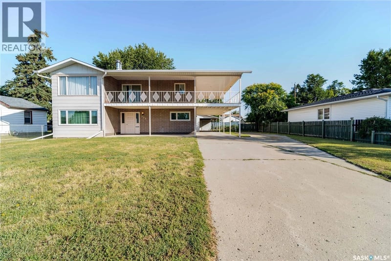 926 Hall STREET, Moose Jaw, Saskatchewan, S6H2S4, Moose Jaw, Saskatchewan — photo 1 of 5