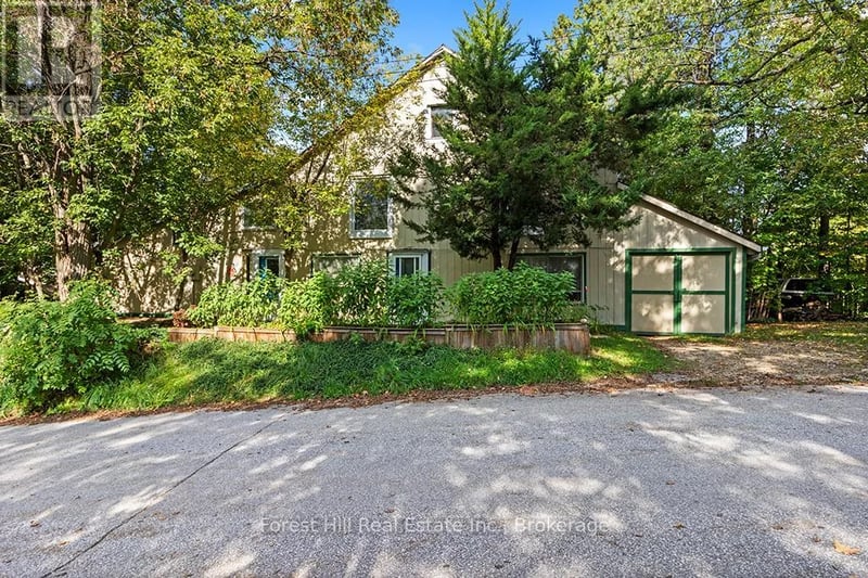 15 Hill Street, Grey Highlands, Ontario, N0C1E0, Grey Highlands, Ontario — photo 1 of 5