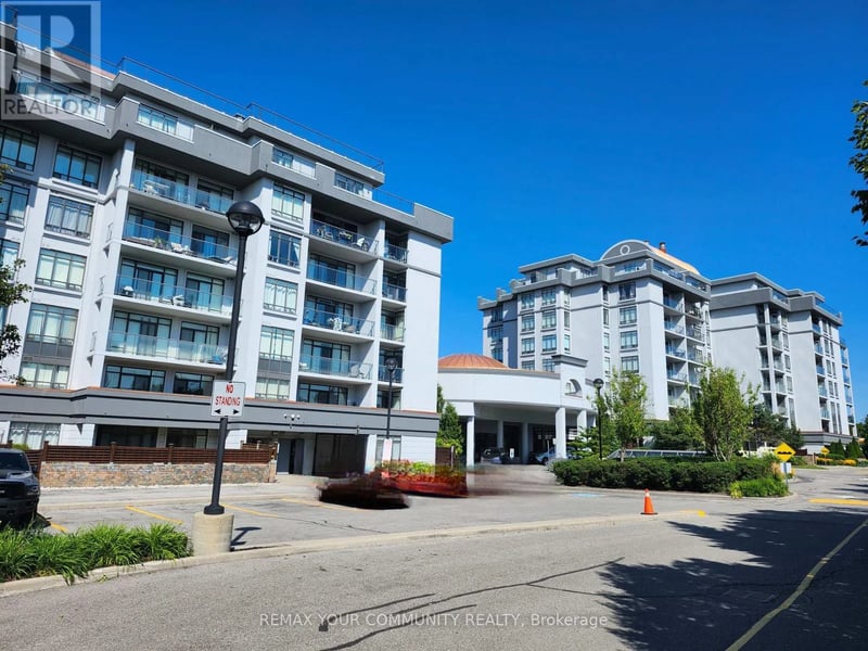#112 11121 Yonge Street, Richmond Hill (Devonsleigh), Ontario, L4C0S7, Richmond Hill (Devonsleigh), Ontario — photo 1 of 5