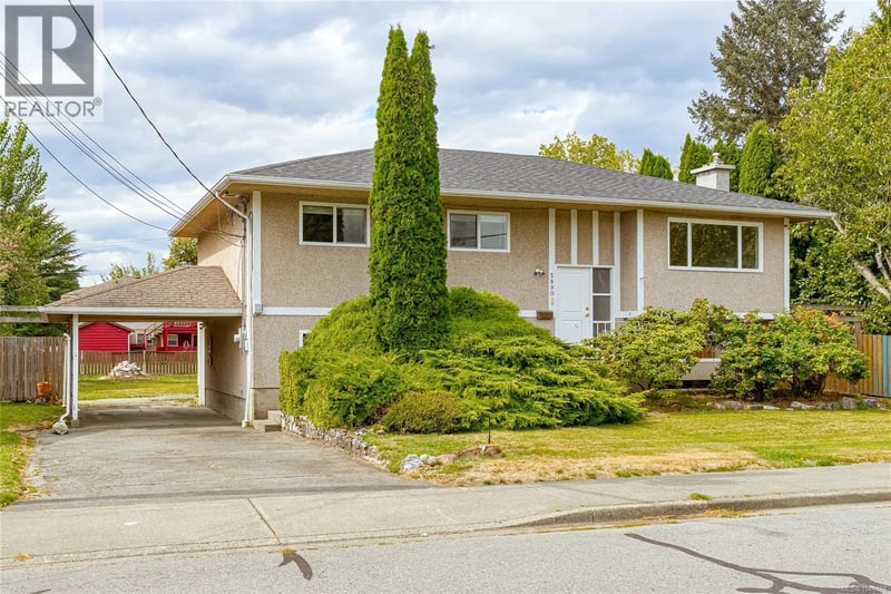 5890 CHESTERFIELD Avenue, Duncan, British Columbia, V9L3M7, Duncan, British Columbia — photo 1 of 5
