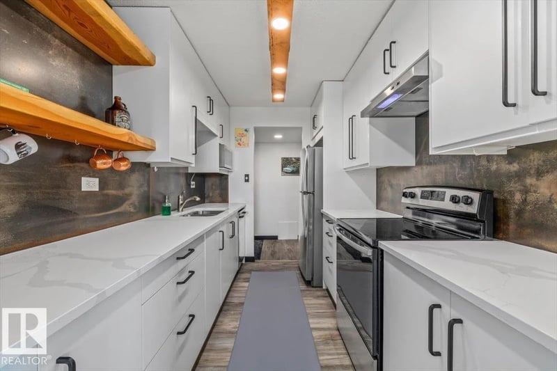 #906 12303 JASPER AV NW, Edmonton, Alberta, T5N3K7, Edmonton, Alberta — photo 1 of 5