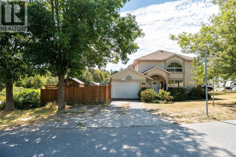 637 Jolly Place, Saanich, British Columbia, V8Z6R9, Saanich, British Columbia — photo 1 of 5