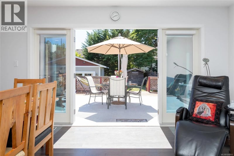367 Vincent Avenue, Saanich, British Columbia, V9A2G8, Saanich, British Columbia — photo 1 of 5