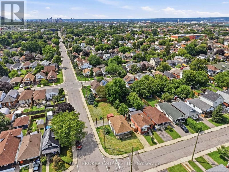 67 Huxley Avenue North, Hamilton (Crown Point), Ontario, L8H4P3, Hamilton (Crown Point), Ontario — photo 1 of 2