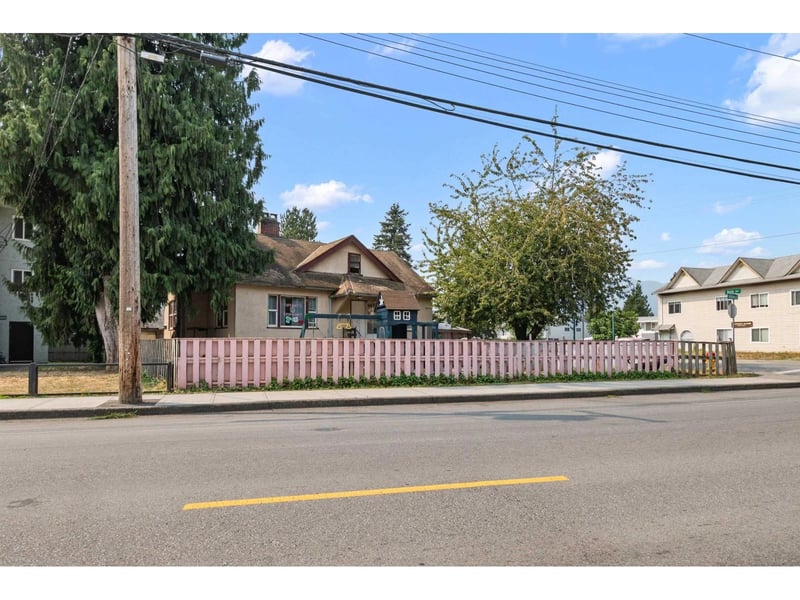9475 WILLIAMS Street, Chilliwack, British Columbia, V2P5E8, Chilliwack, British Columbia — photo 1 of 5
