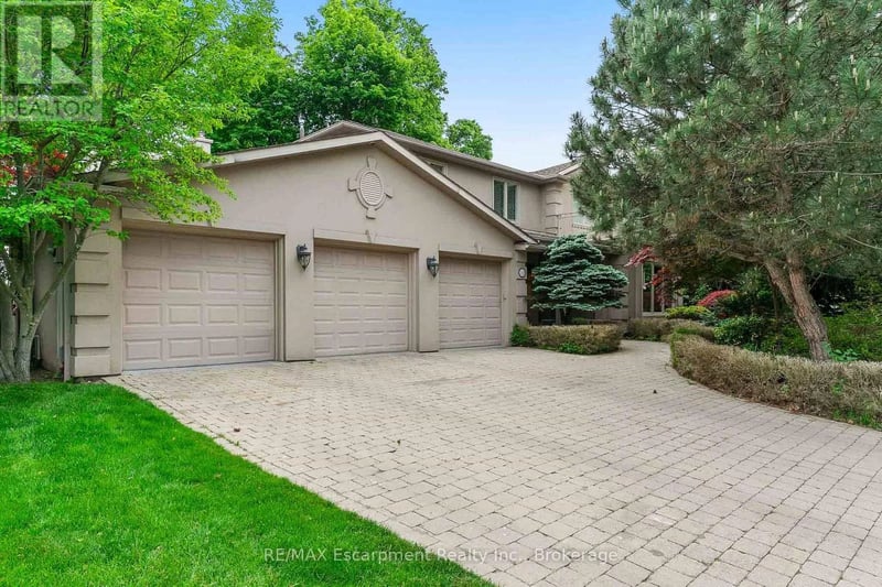 2372 Carrington Place, Oakville (FD Ford), Ontario, L6J5P4, Oakville (FD Ford), Ontario — photo 1 of 5