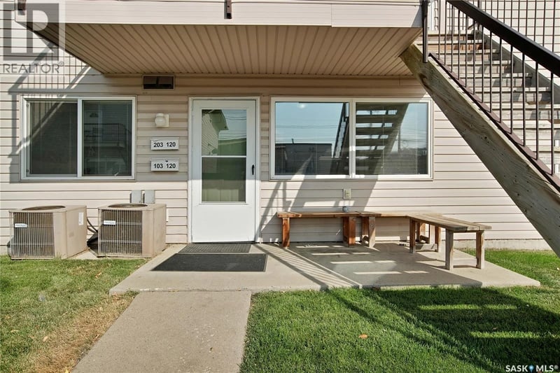 103 120 C AVENUE N, Saskatoon, Saskatchewan, S7L7M3, Saskatoon, Saskatchewan — photo 1 of 5
