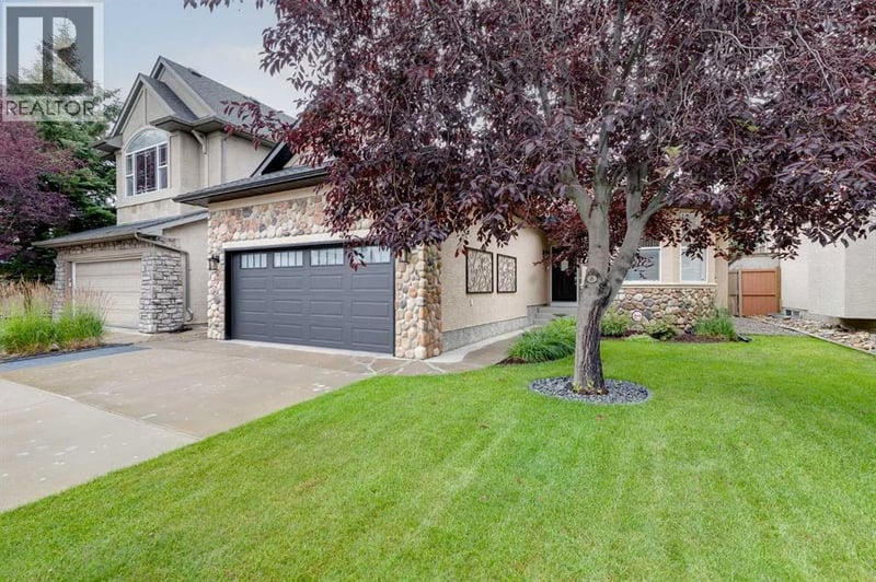 10 Strathlea Grove Southwest, Calgary, Alberta, T3H5B1, Calgary, Alberta — photo 1 of 5